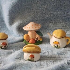 Rate Mini Merry Mushroom extra pieces